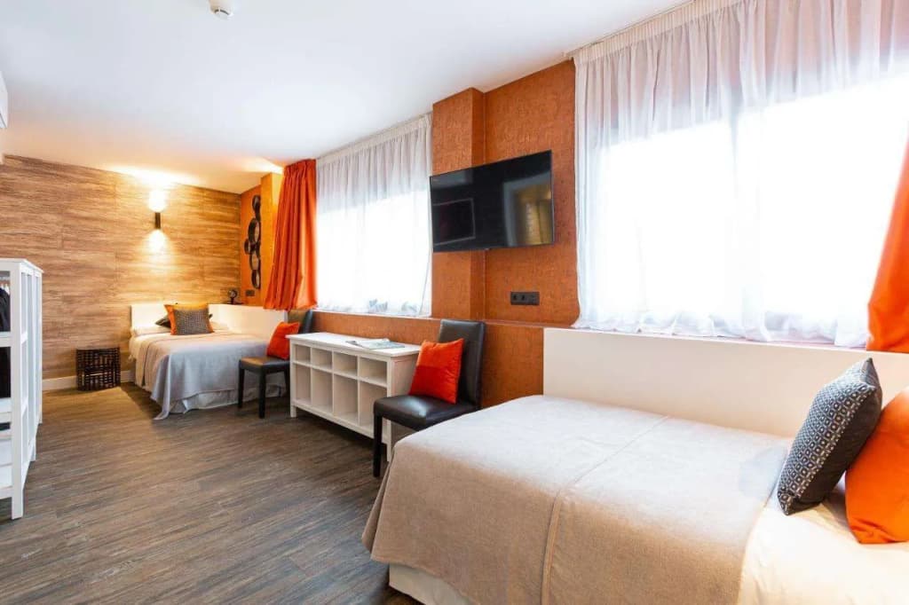 Fly Rooms Madrid Airport - photo 22