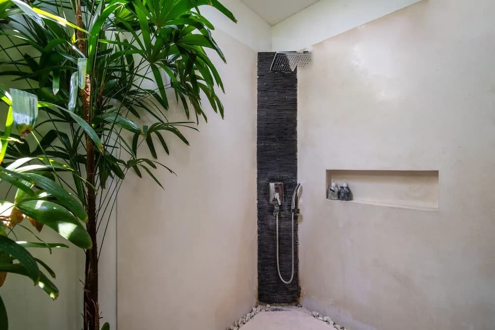 Elegant Private Villa, 3 BR, Seminyak With Staff - photo 12