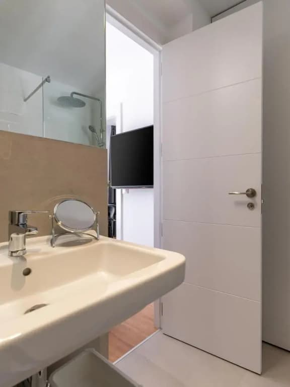 Limehome Madrid C. de Fomento - photo 15