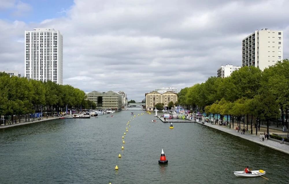 Apartment With one Bedroom in Paris, With Wonderful City View, Enclose - photo 9
