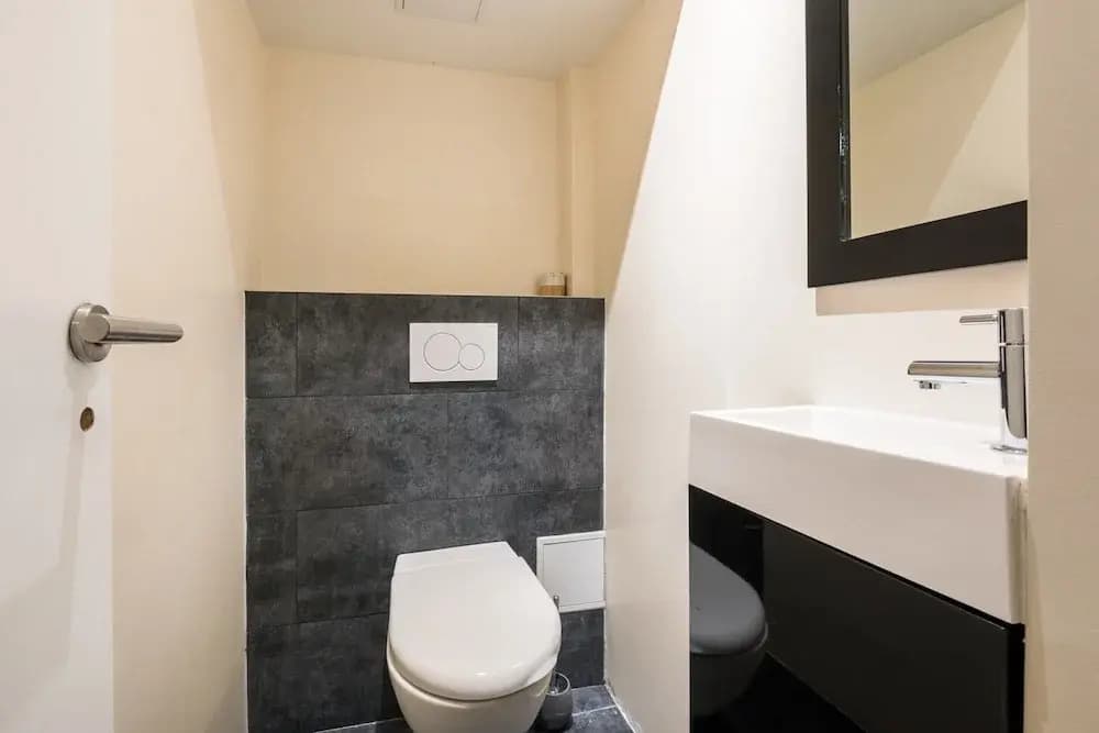 Spacious Apartment With 2 Rooms - photo 8