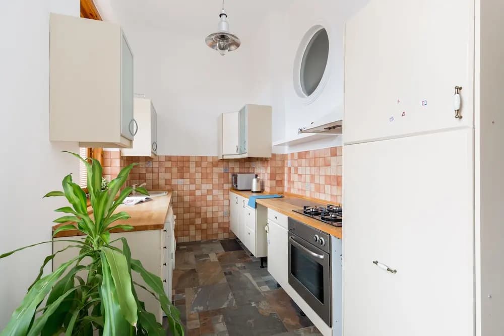 Supercentral Spacious Apartment - photo 14