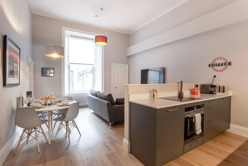 Destination Edinburgh Apartment York Place - photo 16
