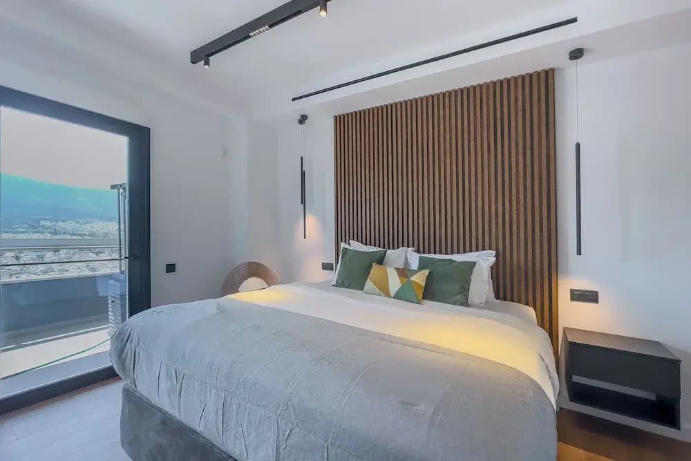 Phaedrus Living Apollo Skyview Penthouse - photo 3