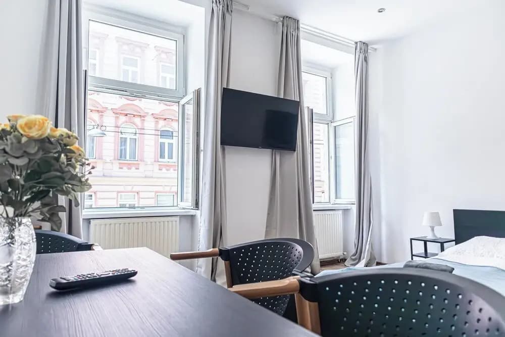 Bright 2BR Flat Near Westbahnhof - photo 7
