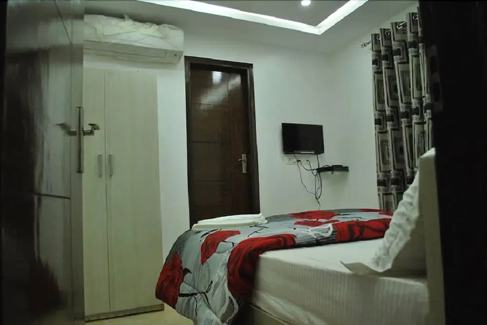 BIR Home Stay - photo 8