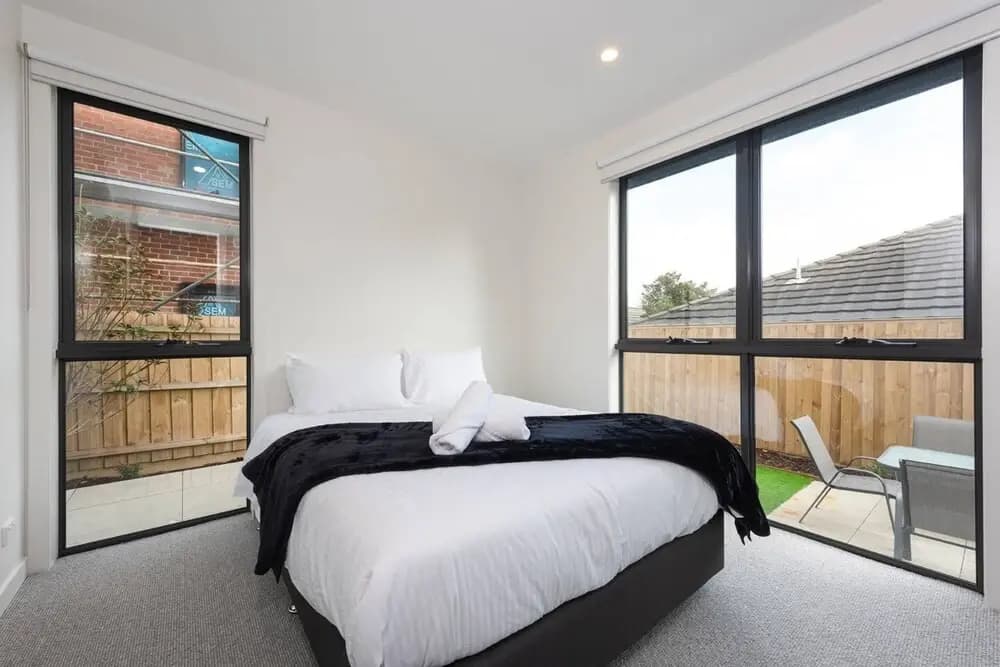 Stylish 3 Bedroom With Free Parking - photo 4