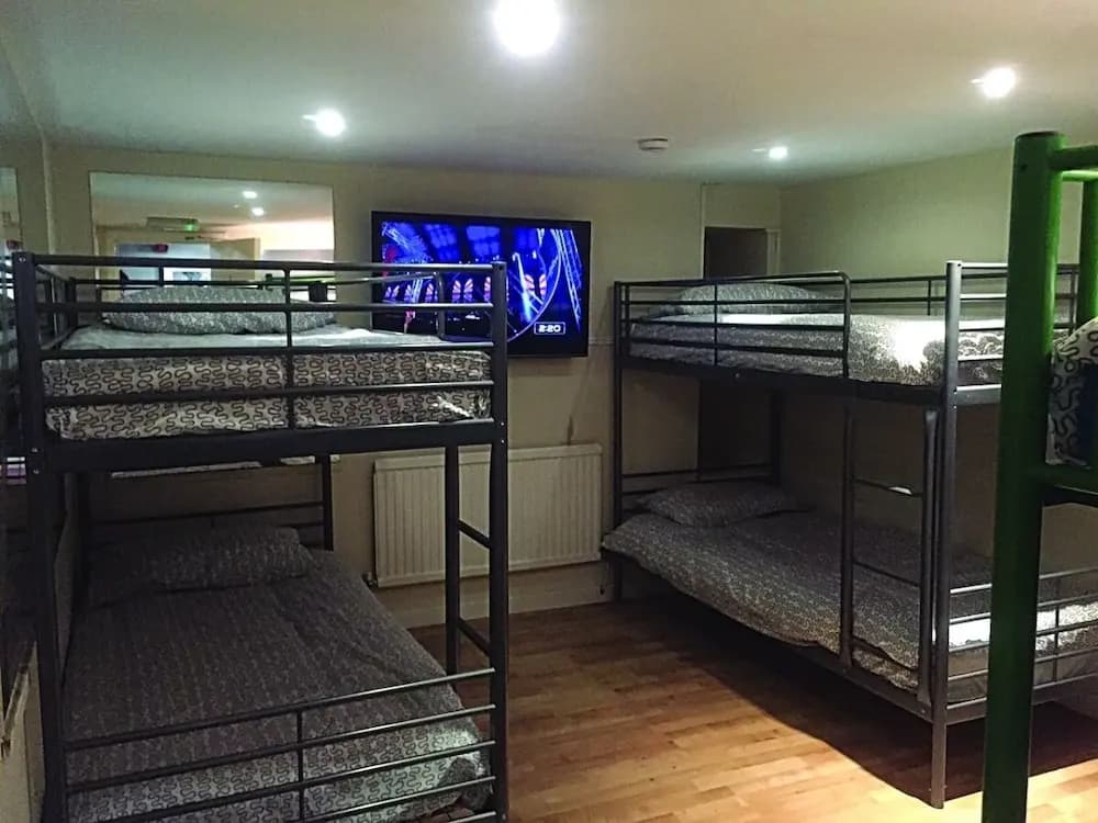 Bobby's Bunkhouse - Hostel - photo 14