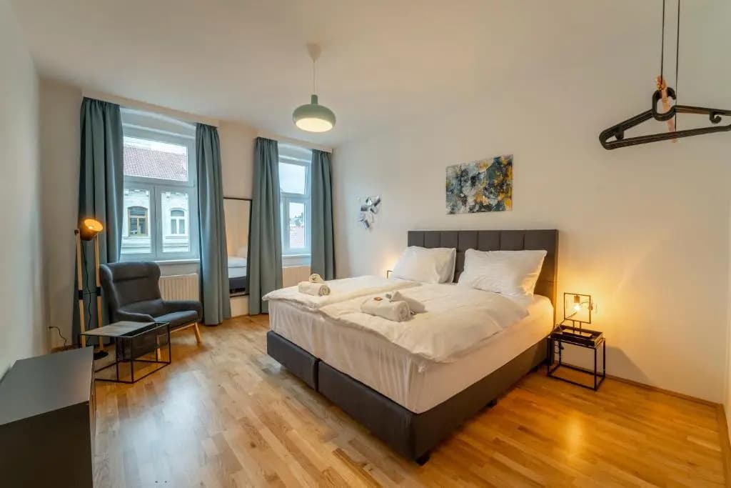 Generous Apartment next to the VIC/UNO - photo 4