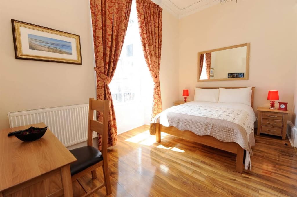 Edinburgh City Suites - photo 3