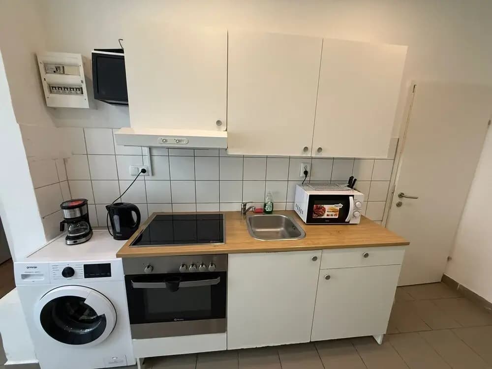 Stylish 2BR Apartment Westbahnhof Area - photo 8