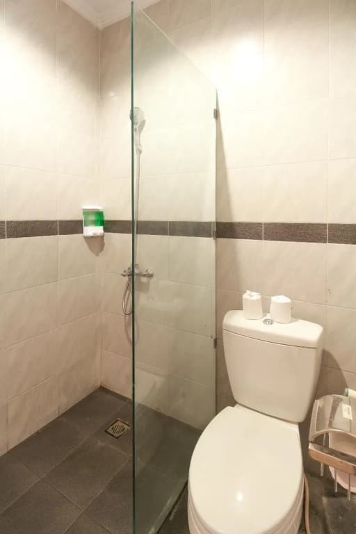 OYO 817 Mesari Beach Inn - photo 7