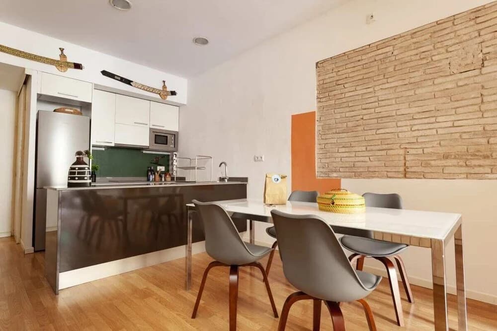 Centric 2 Bedroom Apartment With a Private Lovely Terrace - photo 11