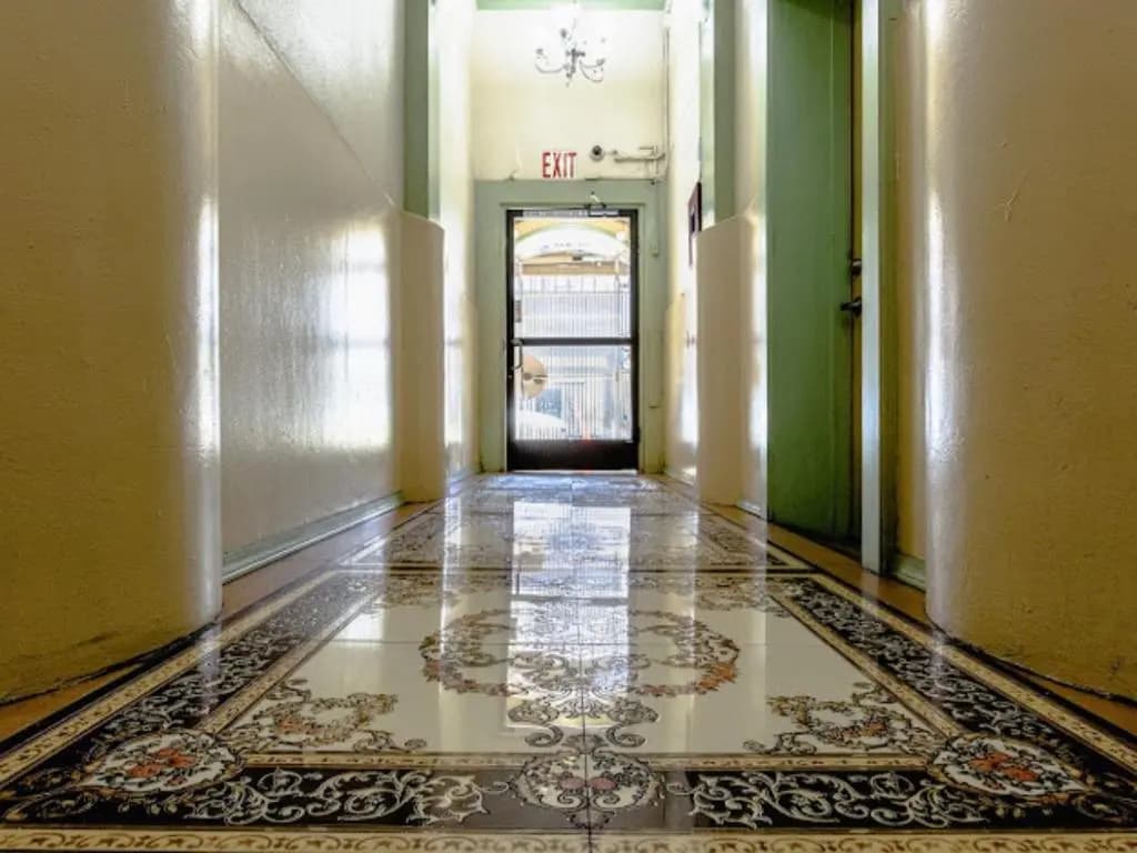 Elite Inn - photo 12