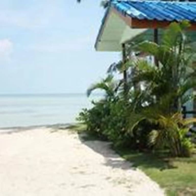 Lime & Soda Beachfront Resort - photo 16