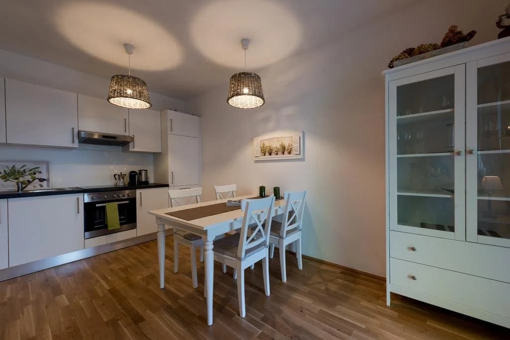 Beautiful Home - Garden Apartment - photo 25
