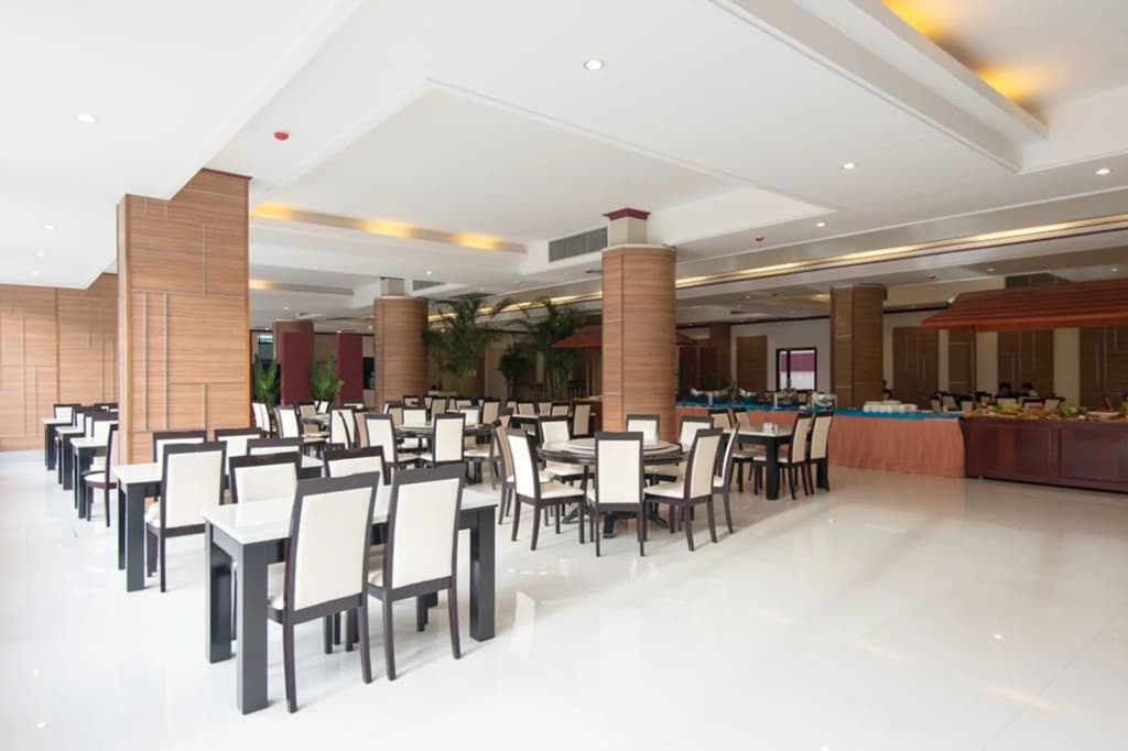 The President Hotel at Chokchai 4 - photo 16