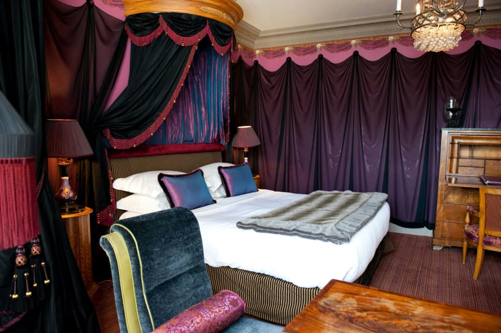 L'Hotel - photo 7