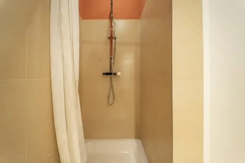 Beautiful and Sunny 2bdr Apartment - photo 9