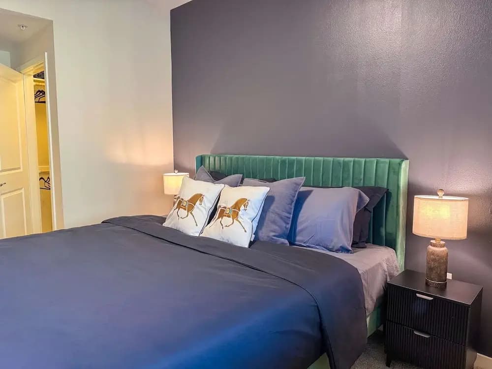 Modern Comfort W Pool GYM Parking 10 Min to Cedars - photo 4