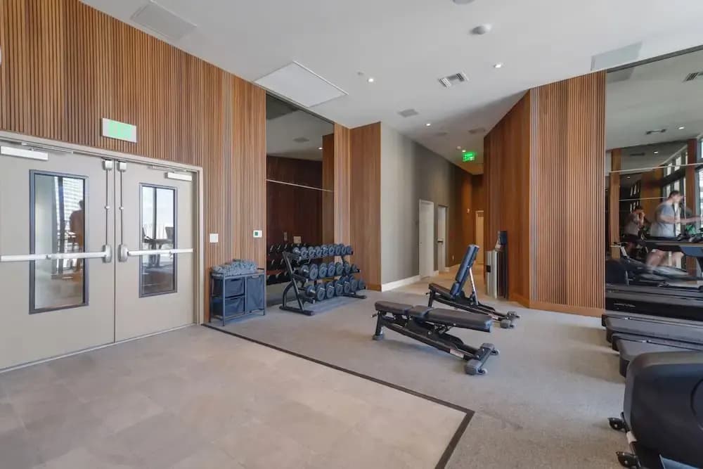 Luxury 3BR with Private Rooftop - photo 16