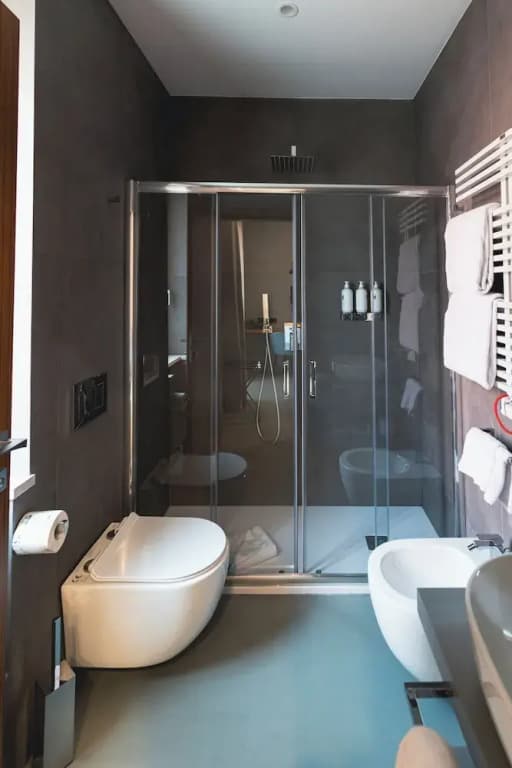 J Maluni City Hotel - photo 25