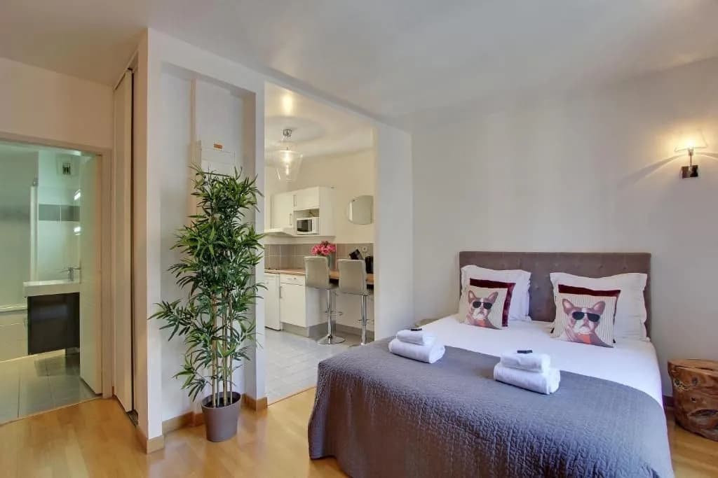 Short Stay Group Museum View Serviced Apartments - photo 2