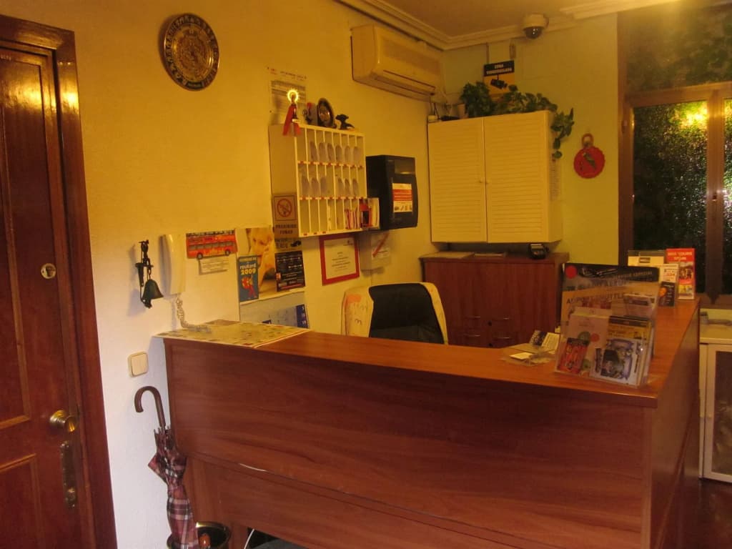 Hostal Esmeralda - photo 2