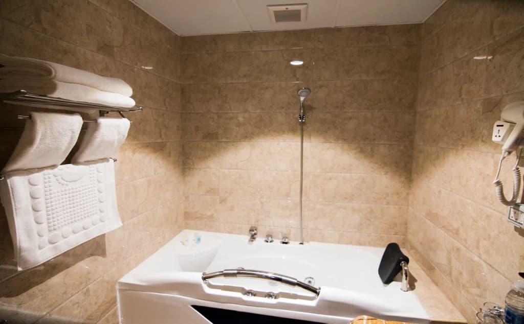 City Park Hotel Apartments - photo 8