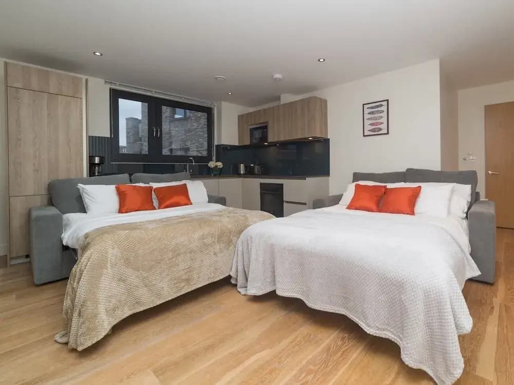 Central Tower Bridge Apartment - photo 5