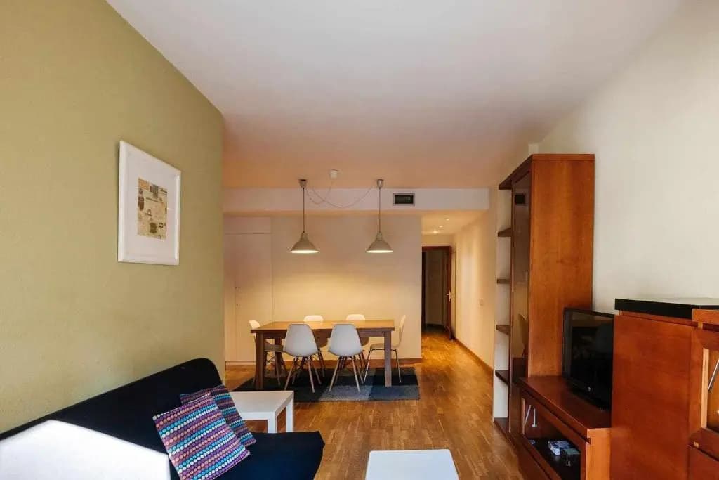 Comfortable 4 rooms 2Bath w balcony - photo 4