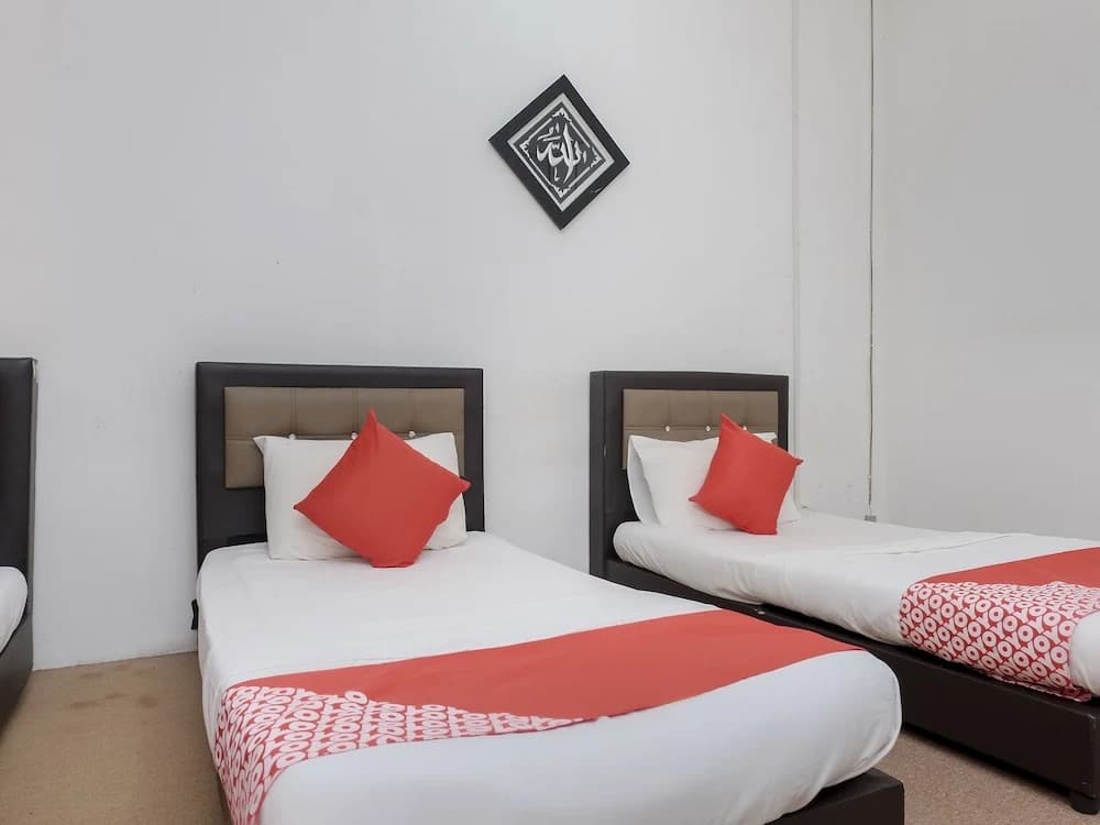 Oyo 90180 Gemilang Hotel Kerteh - photo 1