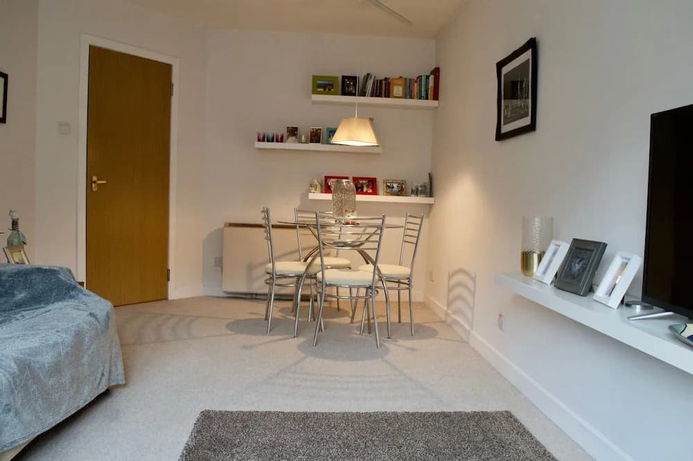 2 Bedroom Flat In Edinburgh - photo 3