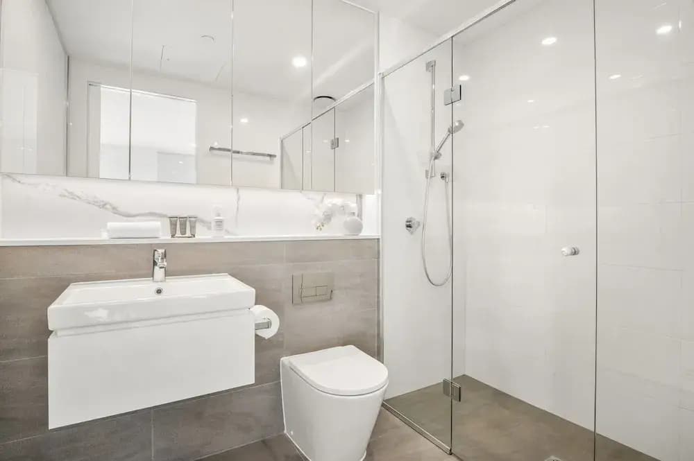 Elegant 2-bed With Superb Views & Amenities - photo 7