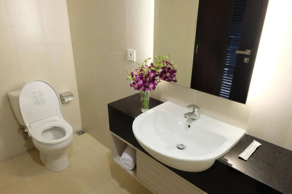 World Hotel - photo 9