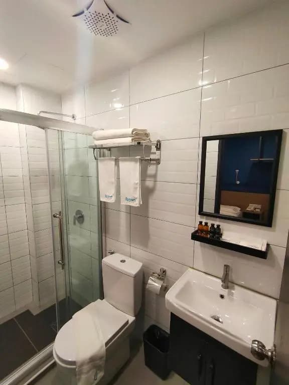Uptown Hotel - photo 2