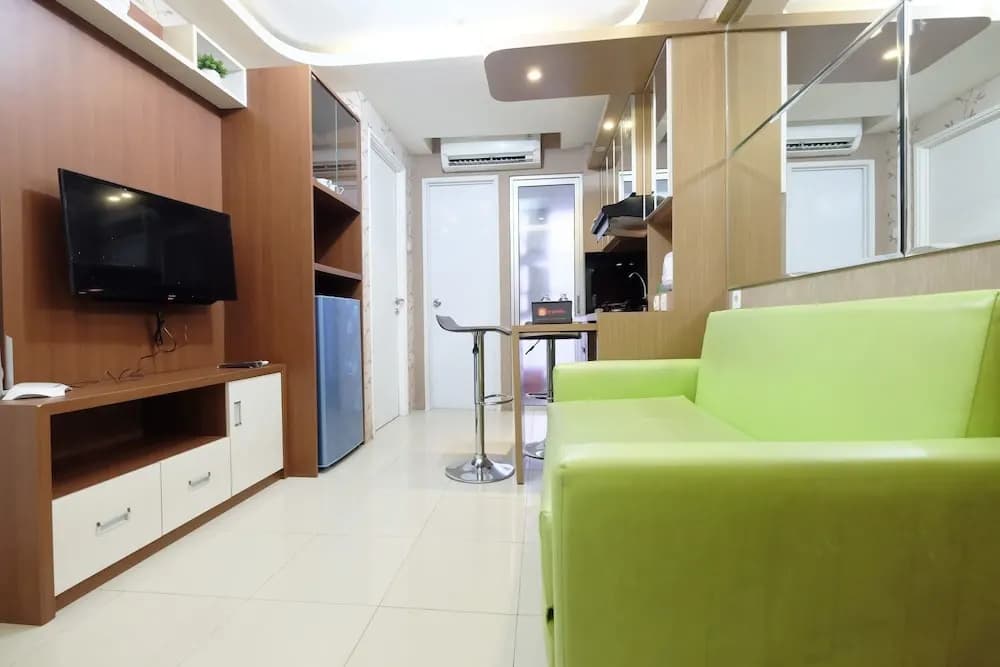 Extravaganza 2BR Bassura City Apartment - photo 6