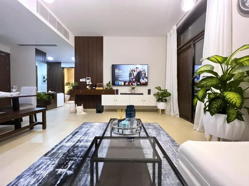 Stylish Apartment with a Jacuzzi (Park&Pool View) - photo 2