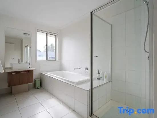 Spacious 4B House in PointCook - photo 2