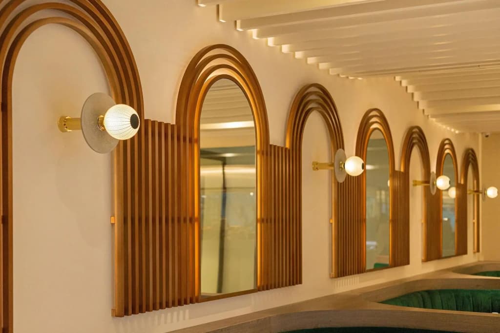 Luster Hotel - photo 2