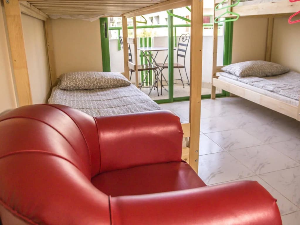 Backpacker Accommodation - photo 2