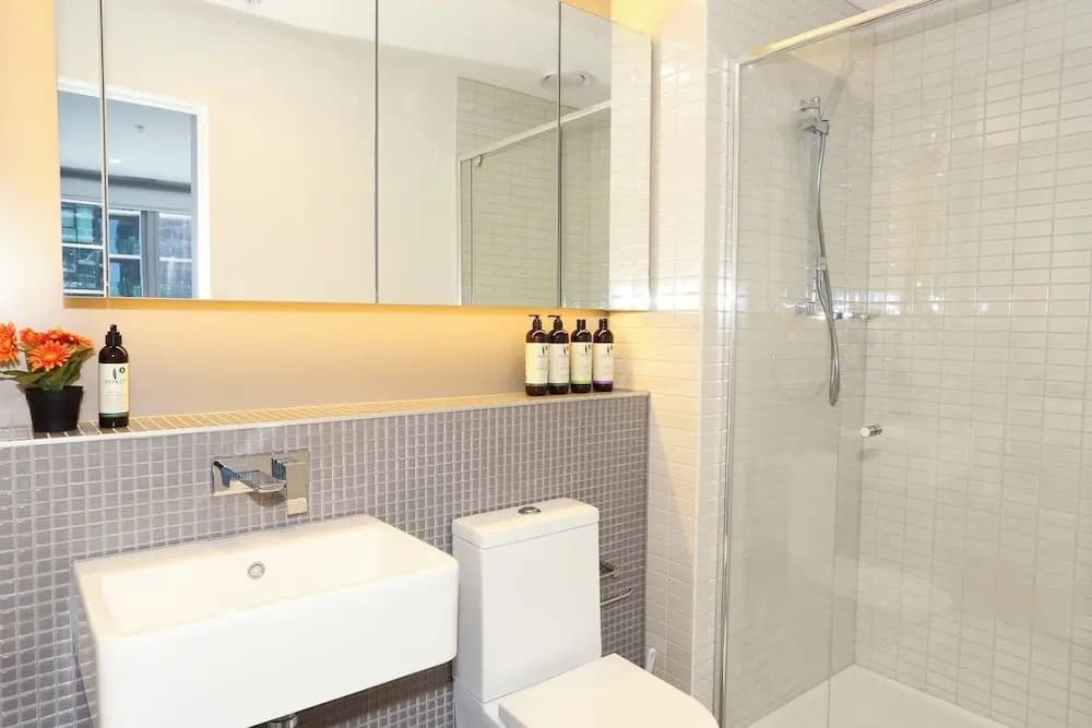 3 Bedrooms Free Carpark & Wi-Fi - photo 8