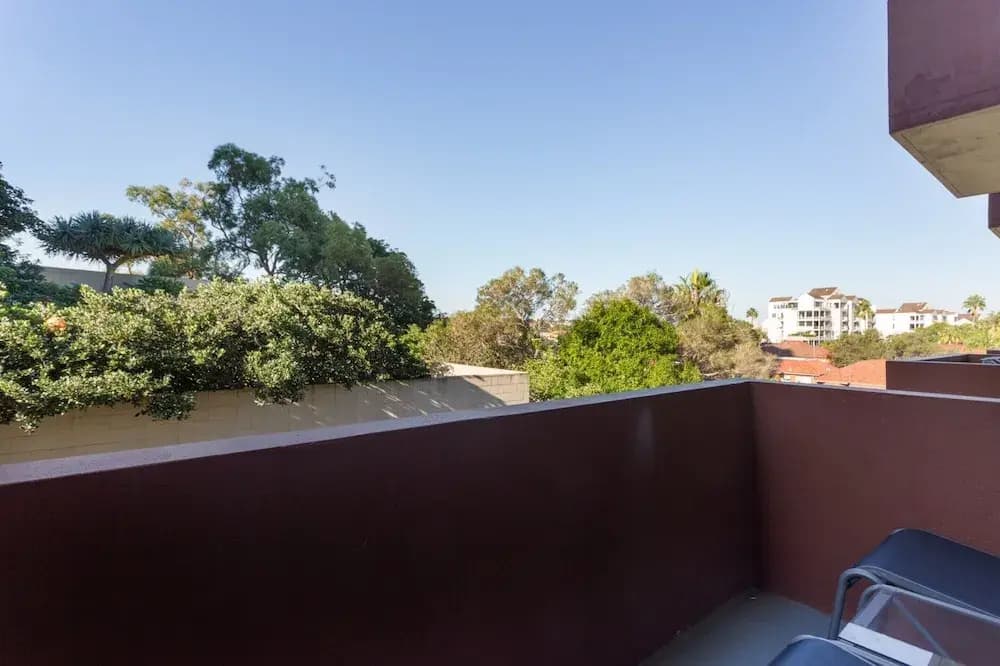 Comfy Balcony Studio Near Parks, - photo 10