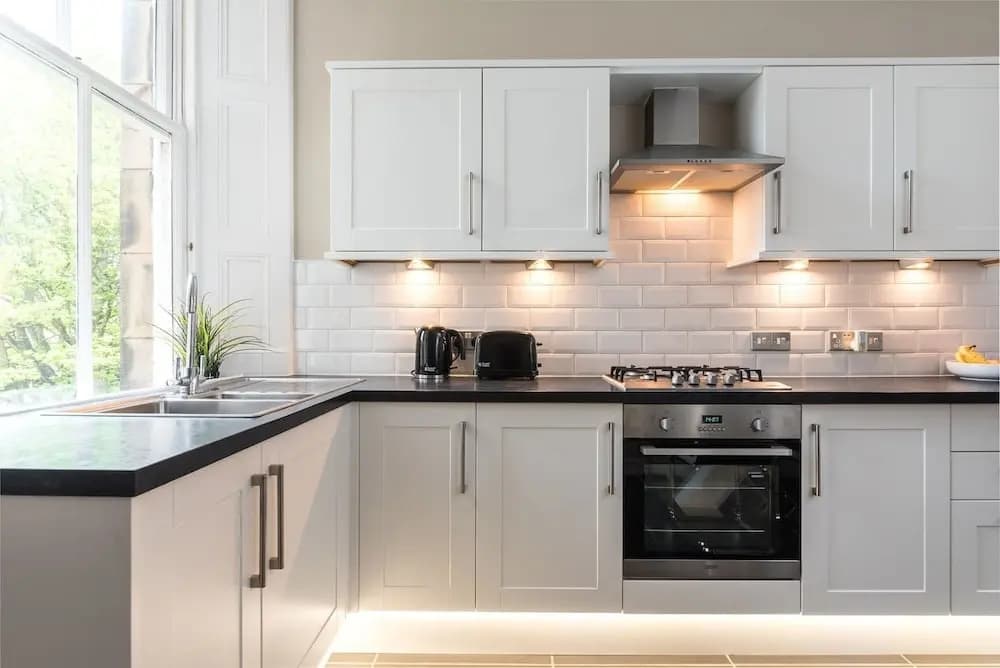 Sleek and Modern 2BR Home Near City Centre - photo 15