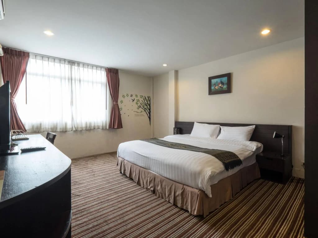 Cozy at Ten Hotel Bangkok - photo 3