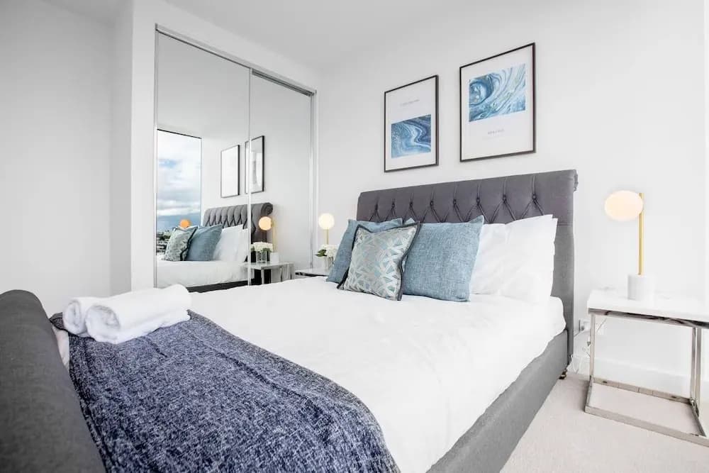 Delightful 2BR Riverview@docklands - photo 2