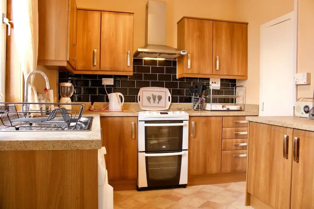 2 Bedroom Edinburgh Apartment - photo 8