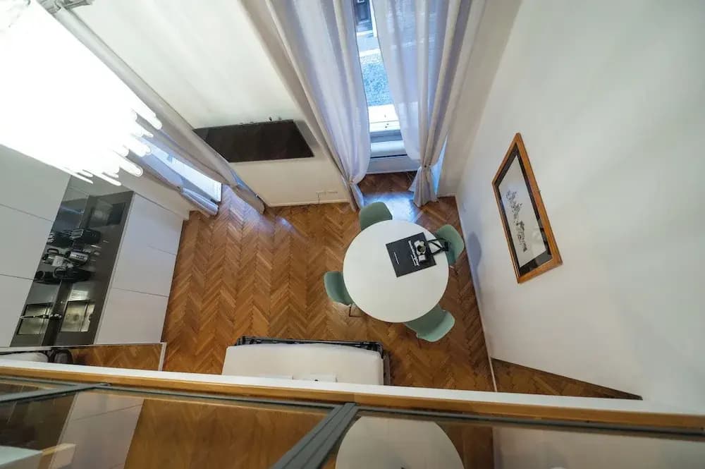 Spanish Steps Romantic Nest With Balcony - photo 11