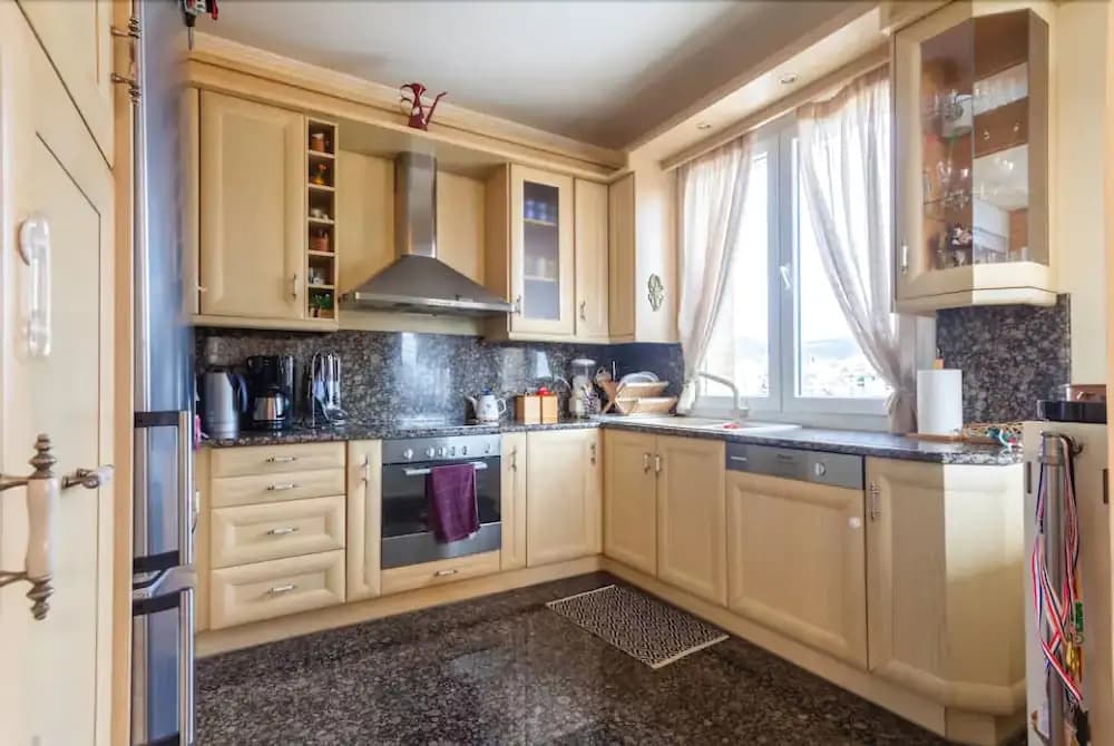 Elegant 5th Floor 2bdr - photo 7
