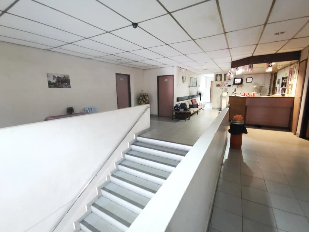 OYO 89817 Hotel Sura - photo 11